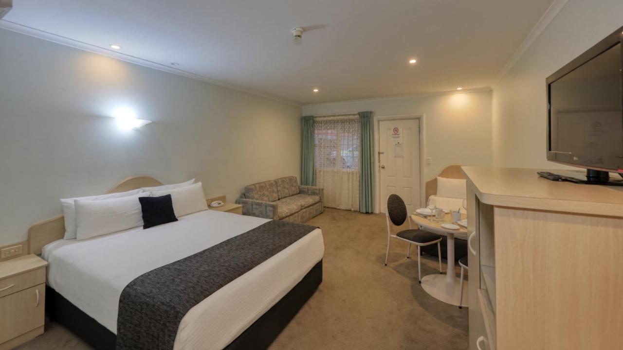 Charles Rasp Motor Inn & Cottages Брокен-Хилл Экстерьер фото