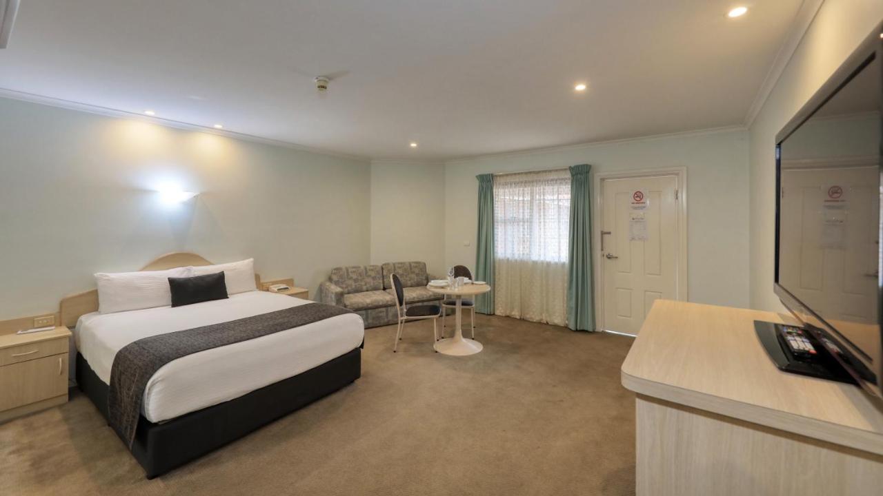 Charles Rasp Motor Inn & Cottages Брокен-Хилл Экстерьер фото