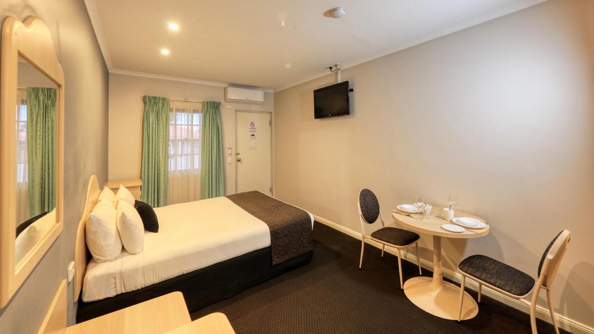 Charles Rasp Motor Inn & Cottages Брокен-Хилл Экстерьер фото