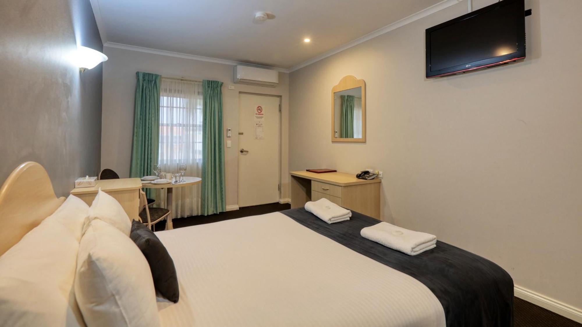Charles Rasp Motor Inn & Cottages Брокен-Хилл Экстерьер фото