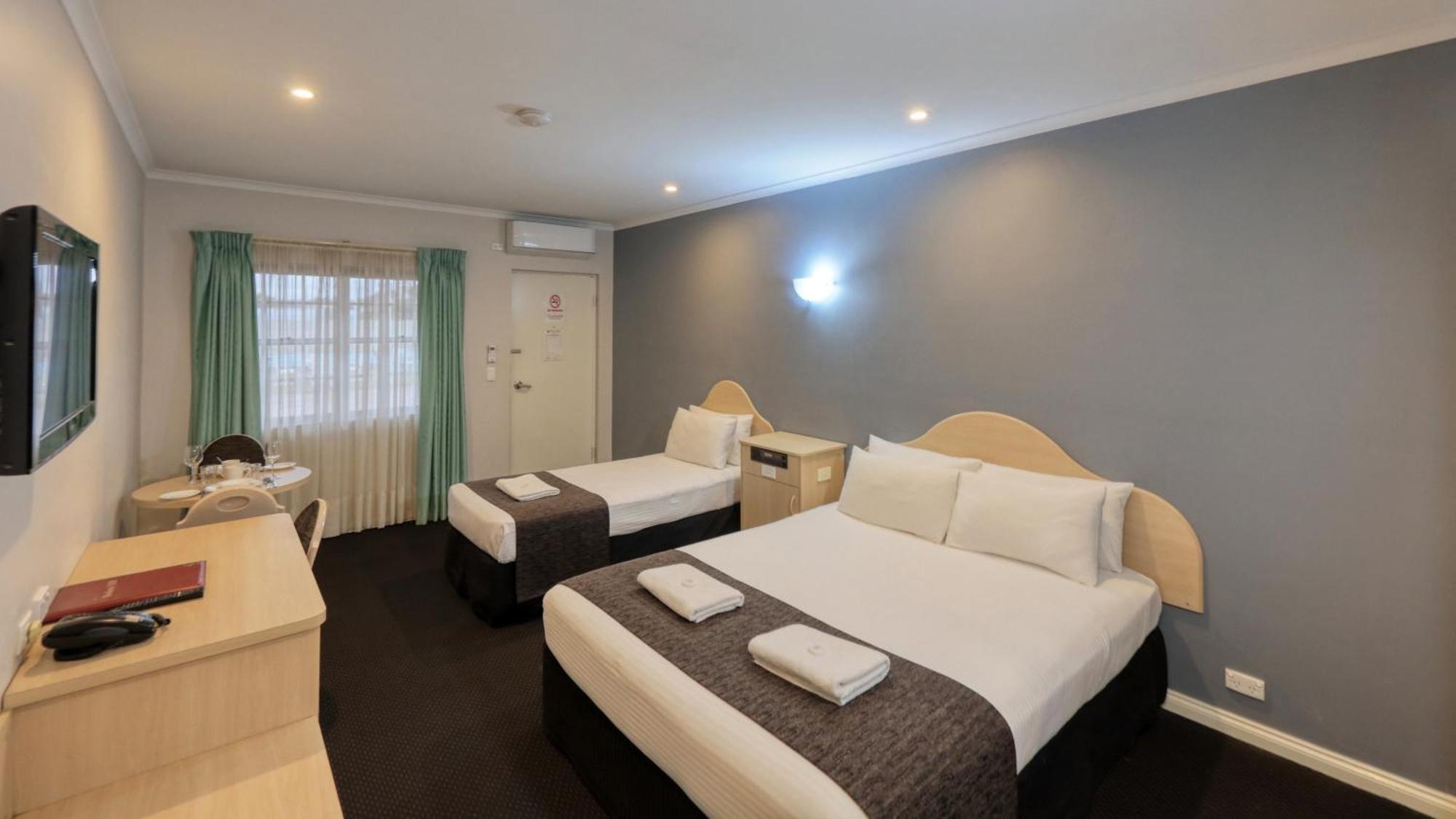 Charles Rasp Motor Inn & Cottages Брокен-Хилл Экстерьер фото