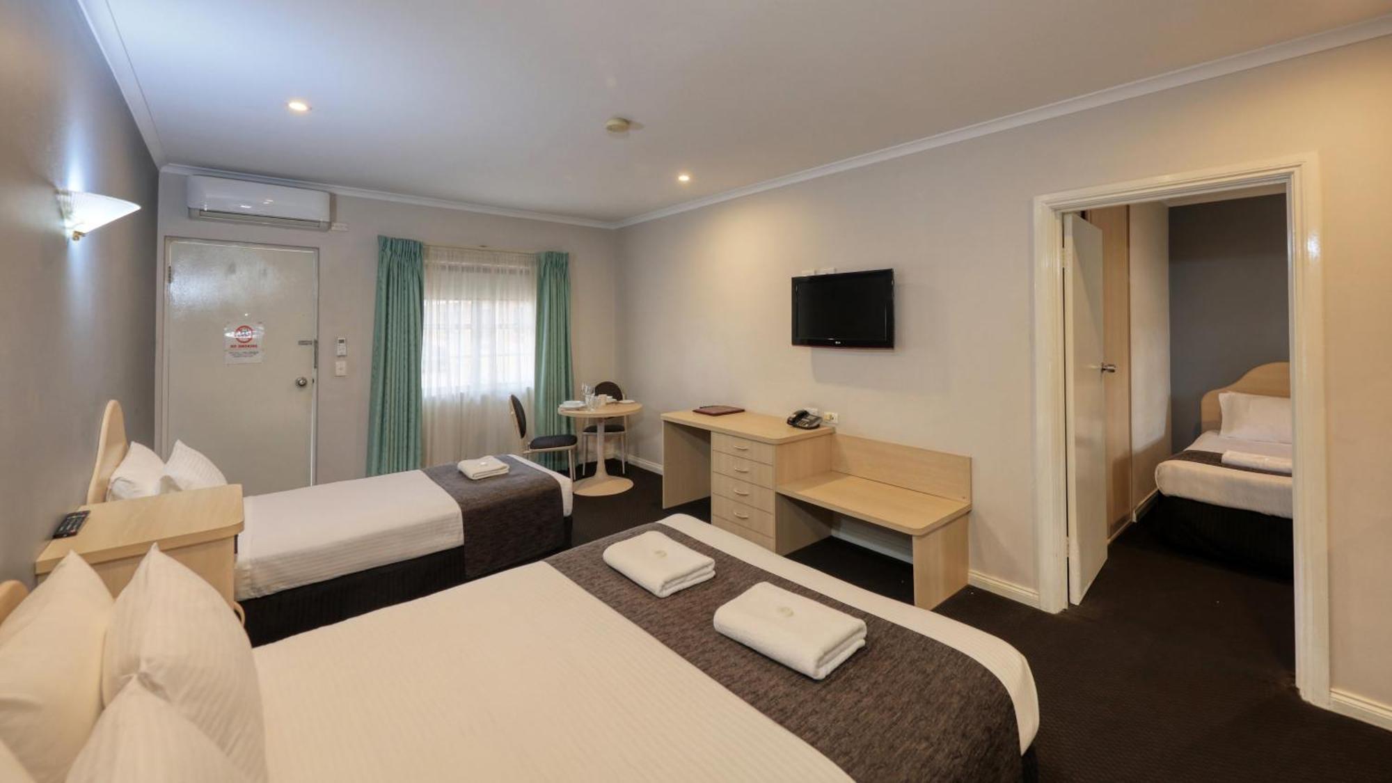 Charles Rasp Motor Inn & Cottages Брокен-Хилл Экстерьер фото