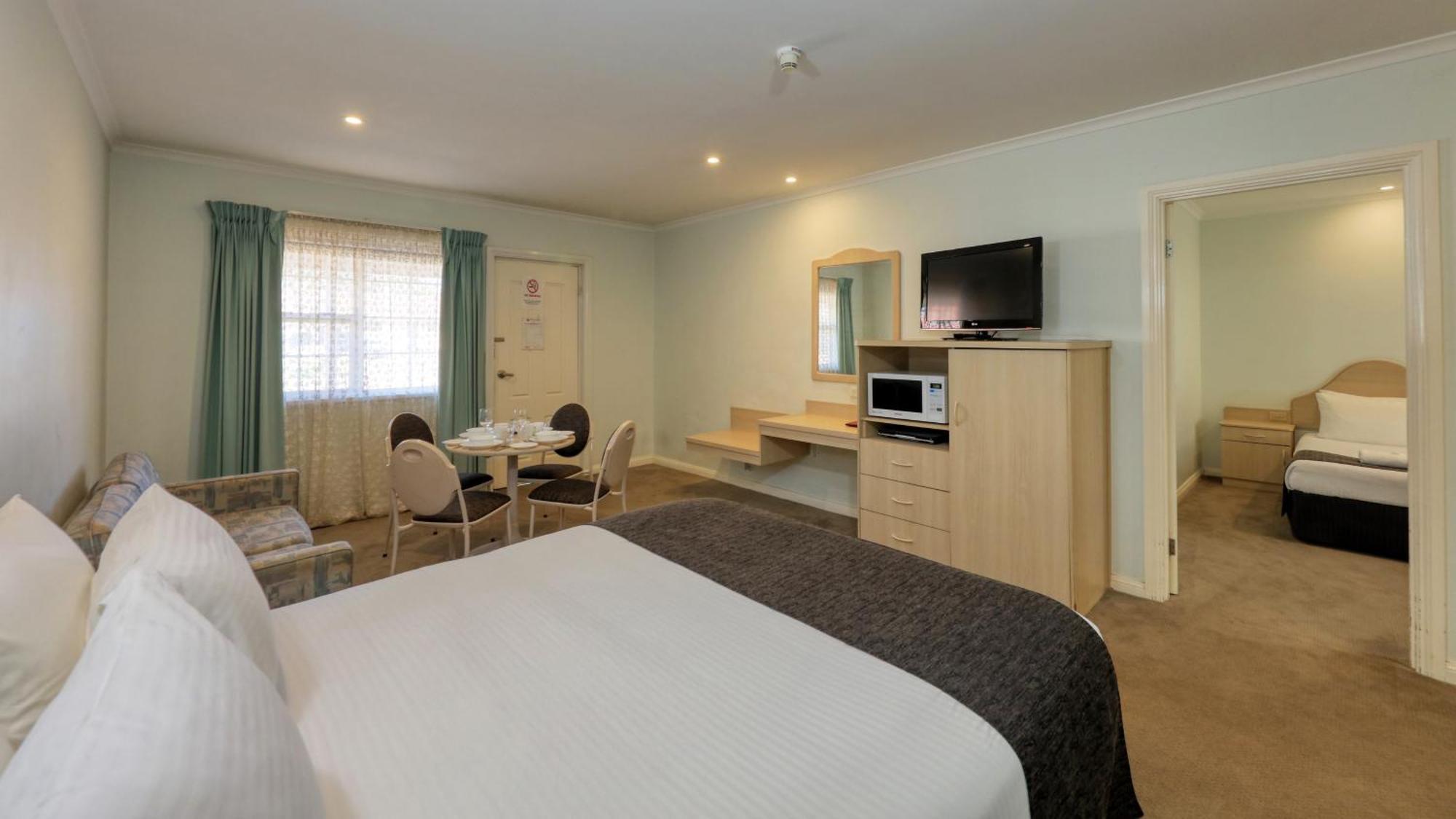 Charles Rasp Motor Inn & Cottages Брокен-Хилл Экстерьер фото