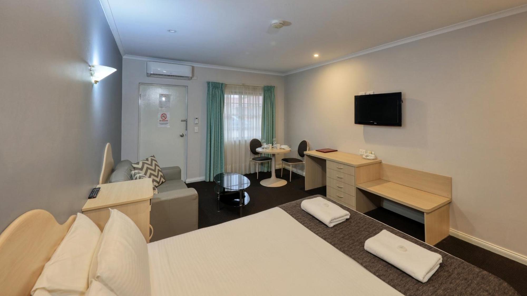 Charles Rasp Motor Inn & Cottages Брокен-Хилл Экстерьер фото
